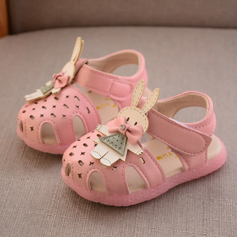 Summer LED lights up 1 - 3 year old baby girls sandals cartoon princess shoe kids beach shoes non-slip soft first walk prewalker