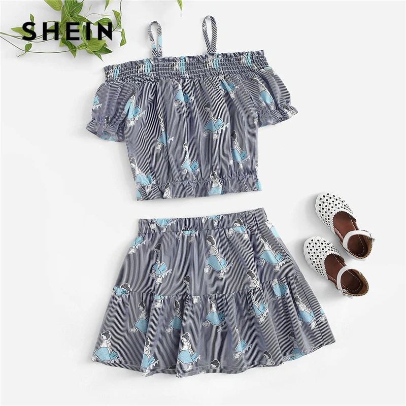 SHEIN كيدي Smocked الكرتون طباعة الباردة الكتف مخطط أعلى و كشكش التنانير الفتيات الملابس 2019 الصيف الاطفال الملابس SHEIN كيدي Smocked الكرتون طباعة الباردة الكتف مخطط أعلى و كشكش التنانير الفتيات الملابس 2019 الصيف الاطفال الملابس