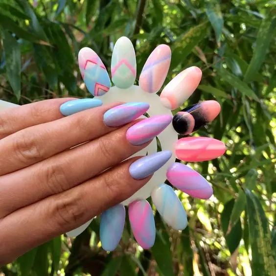 Fan Shape Nail Color Wheel in False Nails Color Chart Summer Manicure