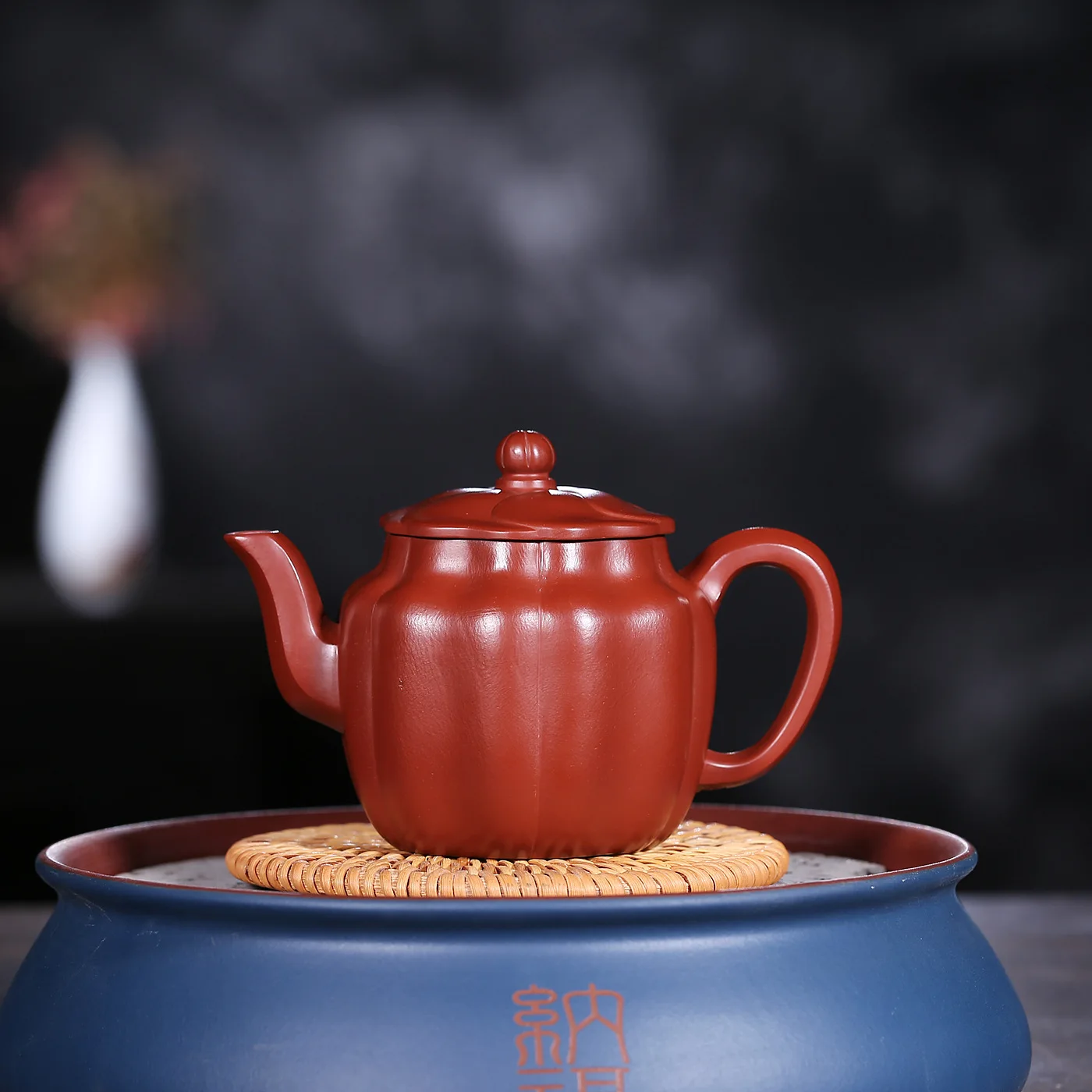 

Full Manual Flower Of Water Caltrop Palace Lantern Bright Red Robe Famous Shao Li Ping Kungfu Online Teapot Tea Set Wholesale