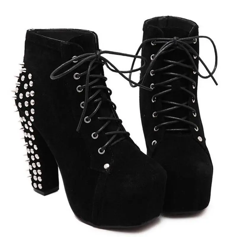 sapatos tipo botas