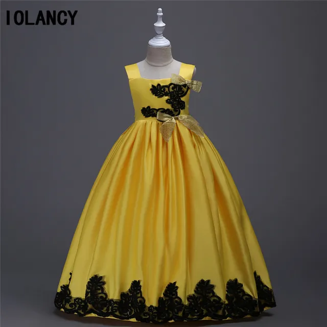 Abito da cocktail ragazza natalizia