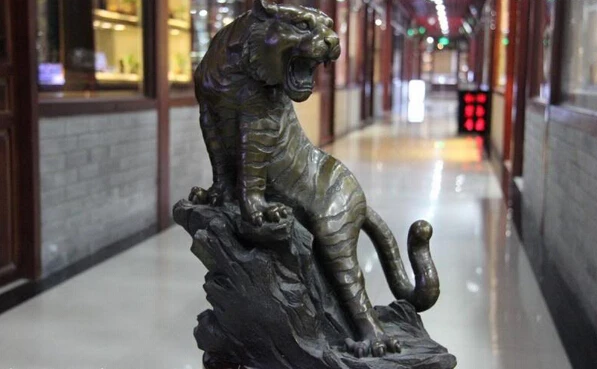 

Collectible bronze lion statue S1118 17 Chinese Classic Copper Bronze Feng Shui Evil Tiger mountain Tiger Art statue B0403