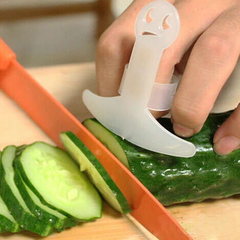 

Plastic Finger Guard Protect Your Finger Hand Not Hurt Cut vegetable tools Safety Finger Protector Kitchen Accessories