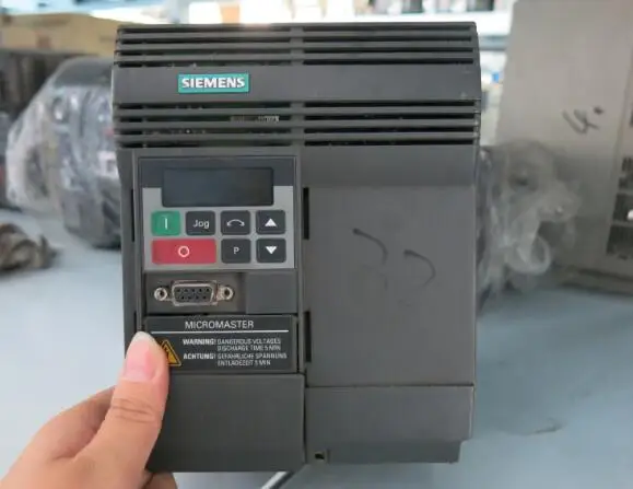 Инвертор 6SE9216-8CB40 220В 1500 Вт 1 5 кВт б/у 90% ВНЕШНИЙ ВИД НОВЫЙ хороший рабочий condiiton