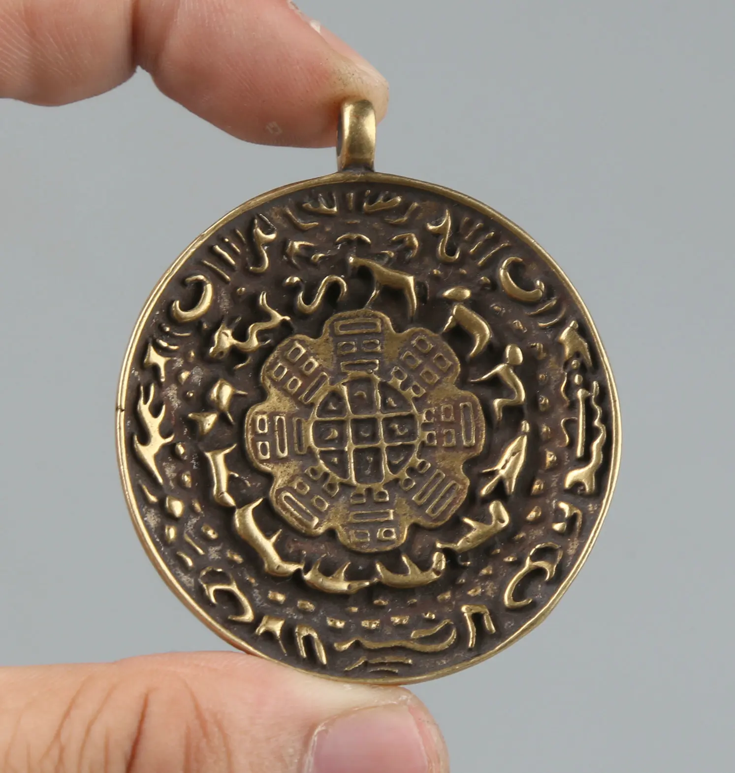 

53MM/2.1"Collect Curio Rare China Fengshui Small Bronze Exquisite 12 Zodiac Nine Palace Eight Diagrams Amulet Pendant Statue 25g