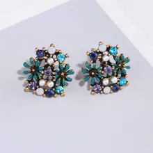 Vintage Sweet Cute Flower Stud Earrings for Women New Fashion Pearl Crystal Earrings Femme Brincos Wholesale Jewelry WX195