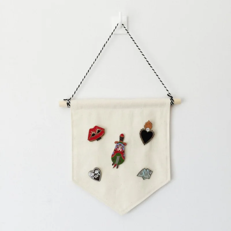 

Blank Cotton Pin Wall Display Holder Pennant Banner Badge Buttons And Lapel Collections 3 Colors