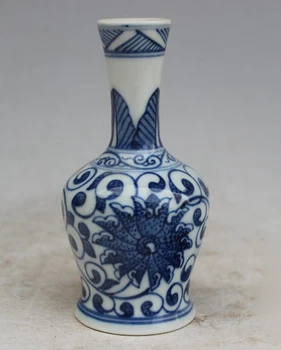 

Exquisite Small Chinese Antique Handmade Blue and White Porcelain Flowers Designs Auspicious Ornament Vase