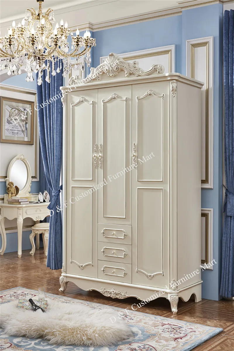 3-doors wardrobe
