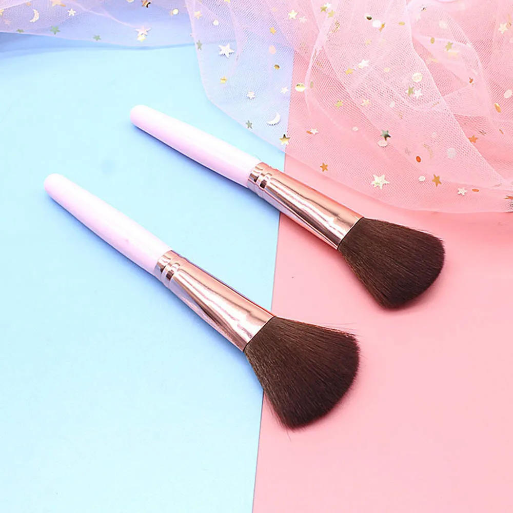 

LKE 1pcs Blush Brush Fashion New Long Handle Loose Powder Brush Makeup Tools Pink Smooth Plastic Brush