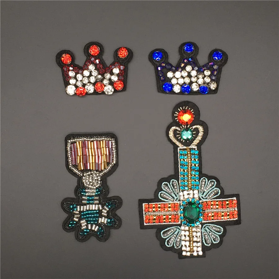

3D Handmade Rhineston beaded Patches CROWN medal heart crystal Sew on sequined patch for clothing Applique cool patch Down ja