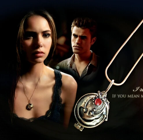 MOVIE JEWELRY|jewelry diplays|jewelry 