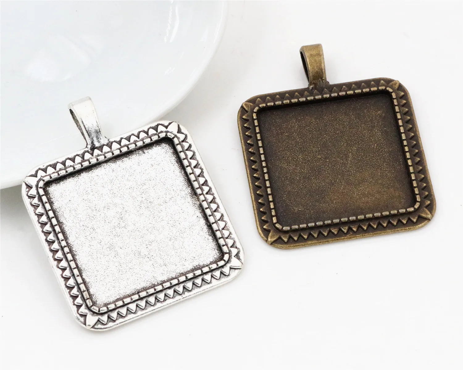 

New Fashion 5pcs 25mm Inner Size Antique Silver And Bronze Colors Plated Square Cabochon Base Setting Charms Pendant