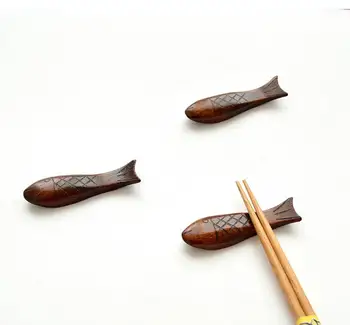 

Fish Shaped Natural Wood Tableware Holder Chopstick Rest Spoon Fork Knife Wooden Holder Rack Kitchen Tools SN1750