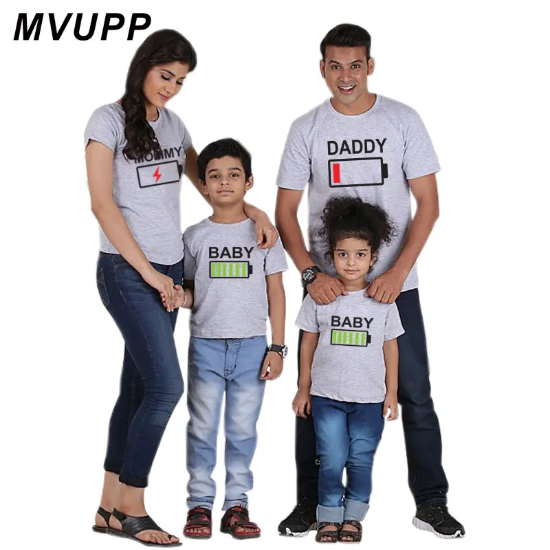 MVUPP/одинаковые комплекты одежды для всей семьи футболка для мамы, папы и сына, для мамы, папы, мамы и меня, одежда для малышей платья с батарейками