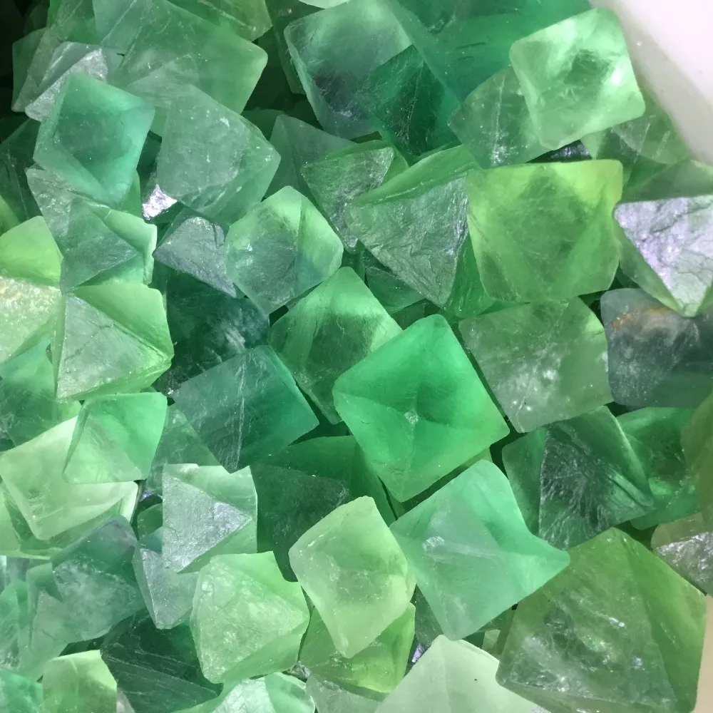 200 г природных драгоценных камней зеленого флюорита октаэдр для украшения