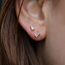 Один камень багет зубец Установка кубического циркония AAA Искрящиеся CZ простой нежный Очаровательная Милая девушка второй серьги-гвоздики