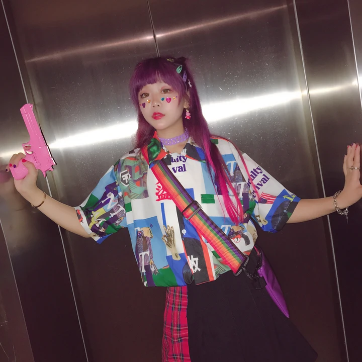

Korean version of the dancing and dancing street, mosaic printed pattern, short sleeved Lapel Chiffon flower, retro shirt.