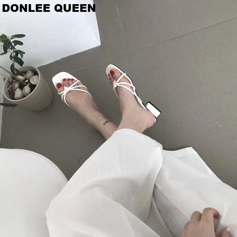 DONLEE QUEEN/; брендовые шлепанцы; модные шлепанцы с узкими ремешками на низком каблуке; женские Босоножки с открытым носком; уличные Вьетнамки; sandalias mujer