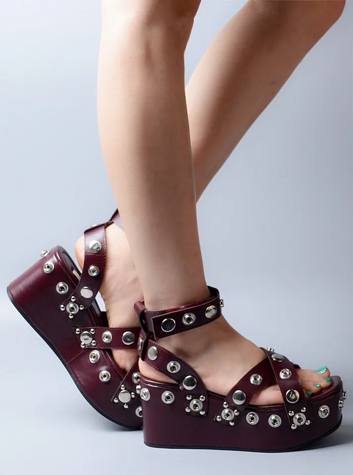 Prova Perfetto ; роскошные высококачественные женские босоножки на очень высоком каблуке; босоножки на высокой платформе и толстом каблуке с заклепками в римском стиле; босоножки на танкетке