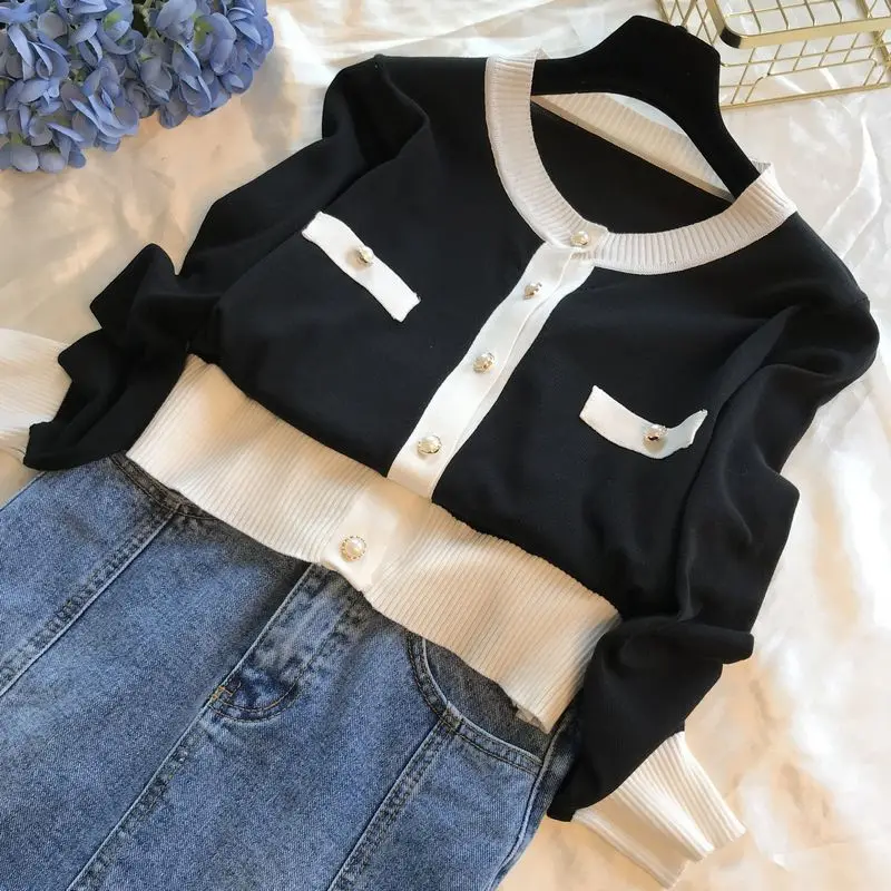 

2019 New Spring Korean Women's Pearl Buckle Black and White Knitted Shirt Female Long Sleeve Cardigan Sweaters
