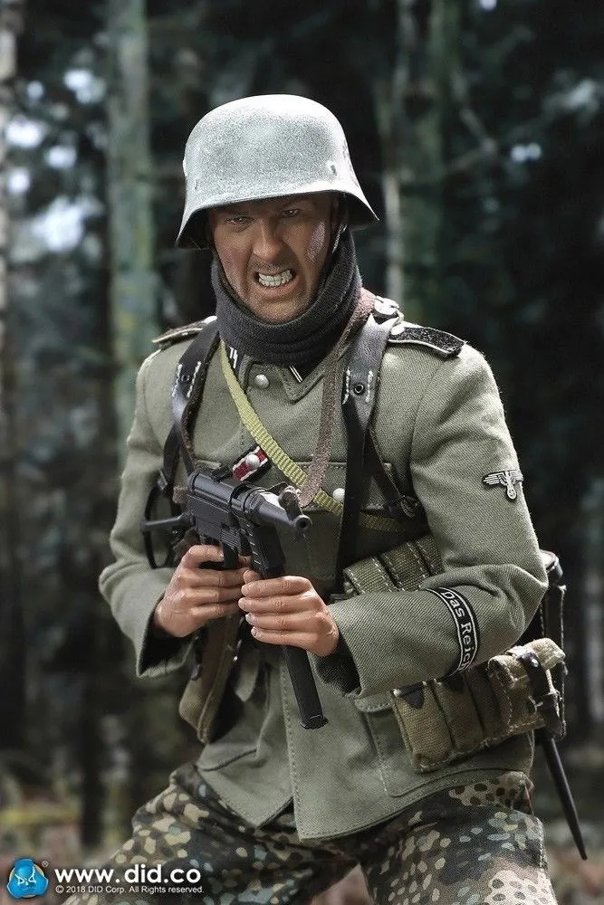 

DID D80131 German Panzer Divison MG42 Gunner DAS REICH 1/6 Figure