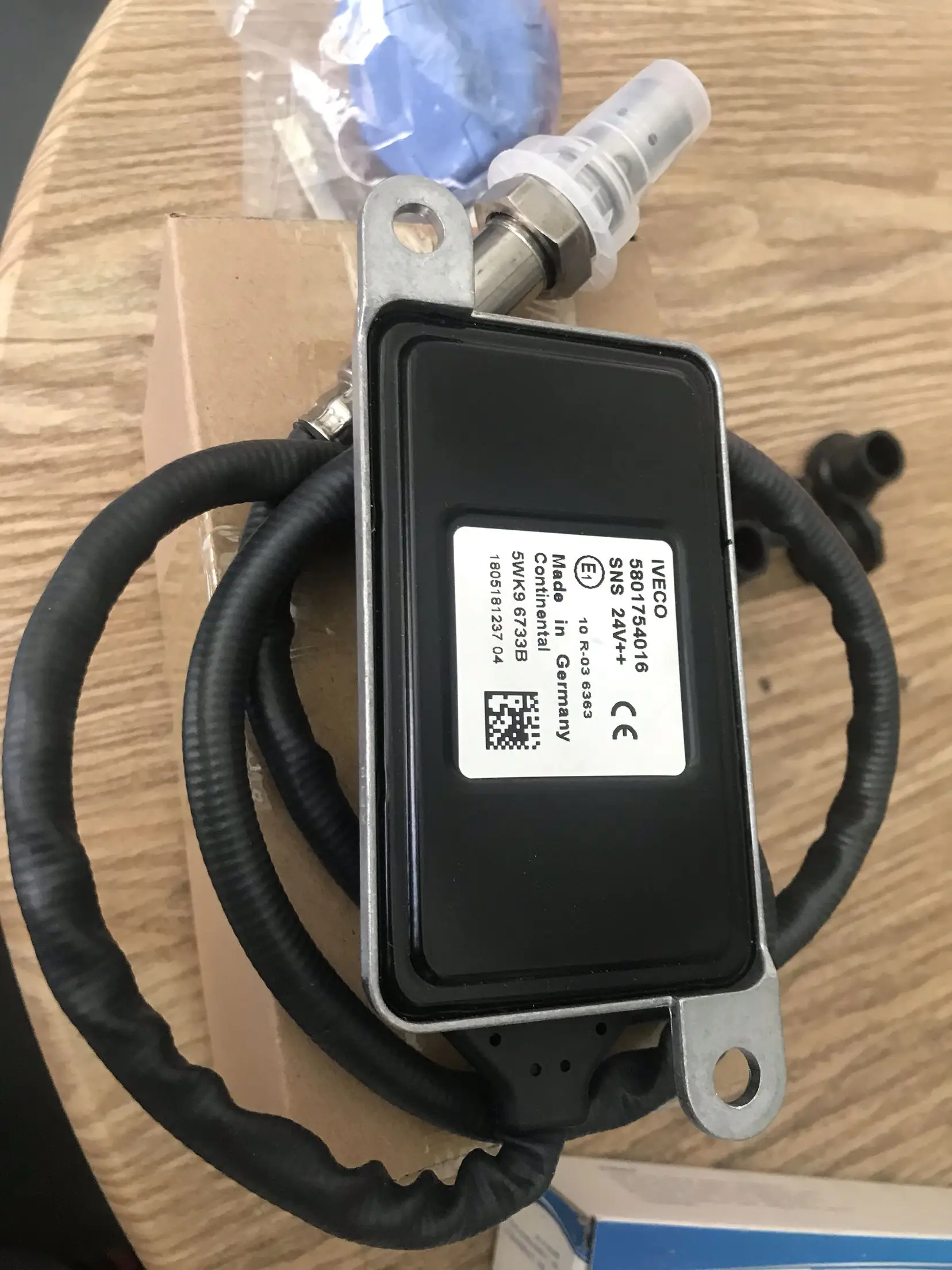 

Nitrogen Oxygen Sensor Original 5801751040 For IVECO Spare Parts