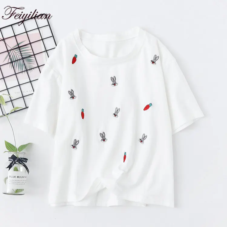 

New Rabbit and Carrot Embroidered Fashion Leisure T-shirt for Summer 2019