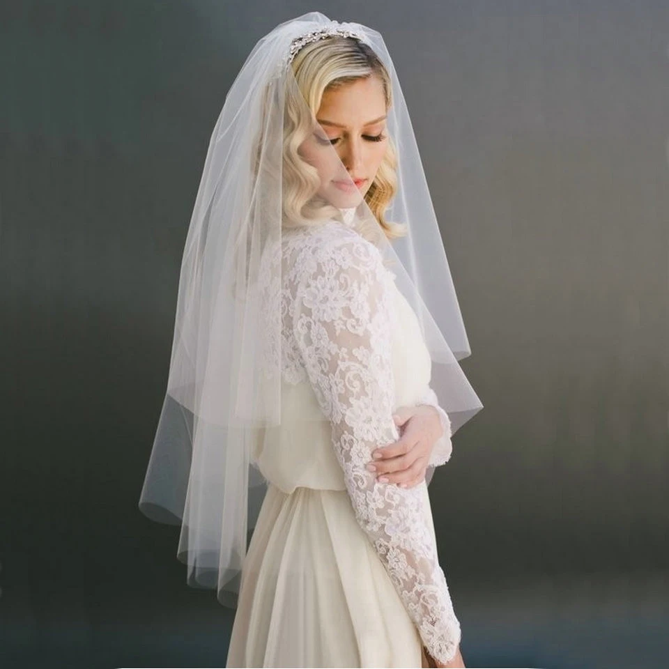 

Simple and Elegent Wedding Veil Bridal Tulle Veils with Comb and Lace Ribbon Edge White ivory(Default send ivory)