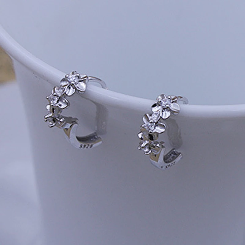 

Shellhard Crystals Flower Circles Earring Fashion Silver Plated CZ Loops Small Huggie Hoop Earrings For Women Jewelry