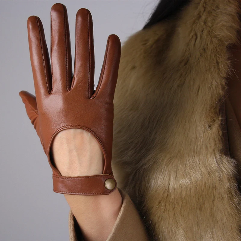 Women'S Touch Screen Leather Gloves Sheepskin Locomotive Showing The Back Of The Hand Brown Short Dark Button Silky Nylon Lining Women'S Touch Screen Leather Gloves Sheepskin Locomotive Showing The Back Of The Hand Brown Short Dark Button Silky Nylon Lining