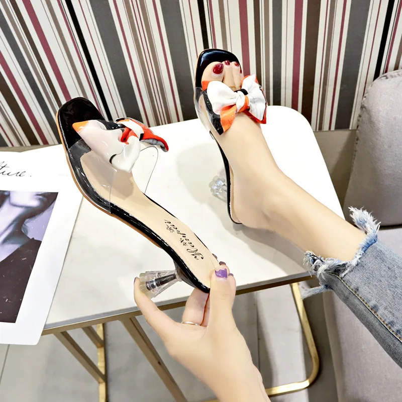 Сандалии с бантиком из ПВХ; женские прозрачные шлепанцы с открытым носком на высоком каблуке из плексигласа; прозрачные сандалии на каблуке; Размеры 35-39