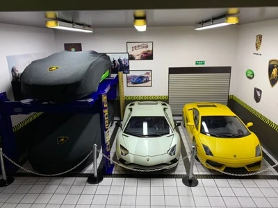 1:18 1:24 1:43 Scene Props Maintenance Garage Show Car Model Props Fence Model Railing 4