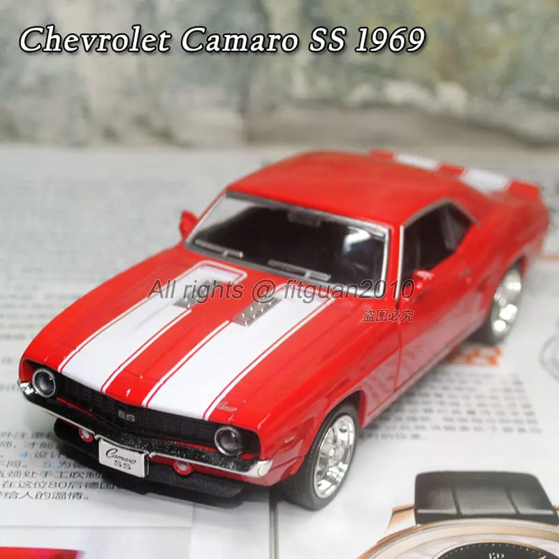 UNI 1/36 масштабные автомобильные игрушки 1969 Chevrolet Camaro SS винтажная литая под давлением металлическая модель автомобиля игрушка для коллекции/подарка/детей - Цвет: Красный