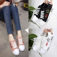 Новинка; Летняя женская обувь; удобные и дышащие спортивные кроссовки со шнуровкой на плоской подошве для студентов