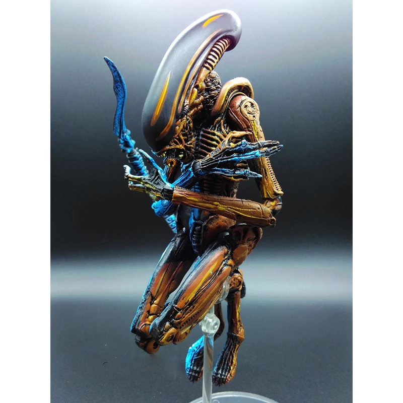 

Cool ! Alien vs Predator Two-color Alien 23cm Joints can be moving hand accidentally film model furnishing articles