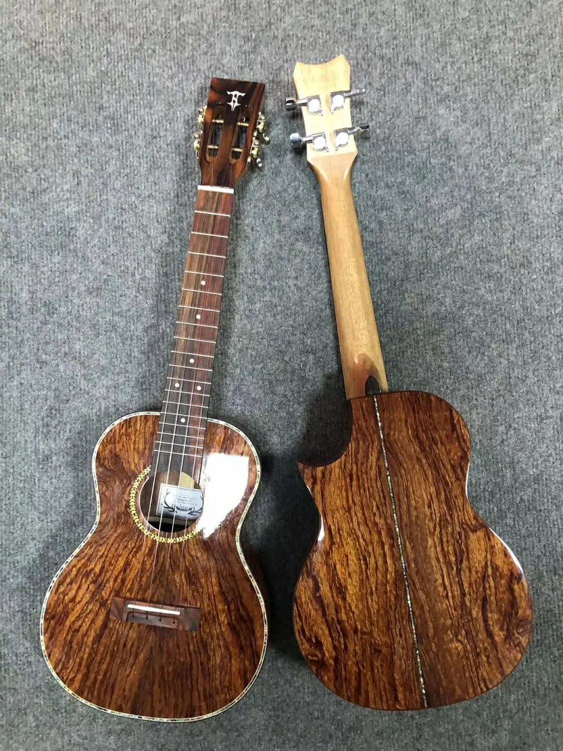 

26-inch rosewood all-in-one, Ukulele Hawaiian 4-string guitar instrument, one in each corner.