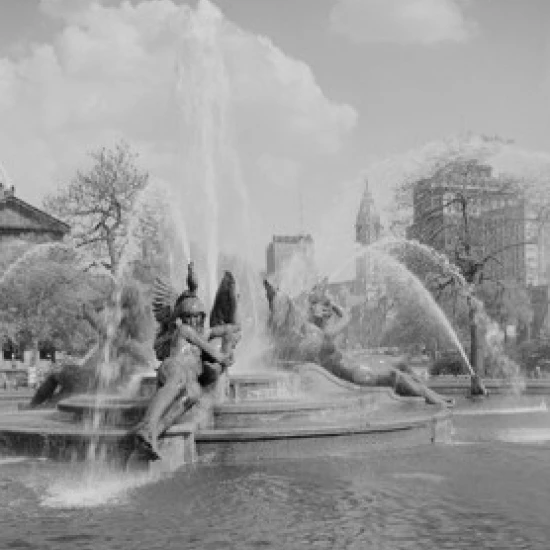 USA  Pennsylvania  Philadelphia  Fountains at Logan Circle with midtown skyline in background Poster Print (24 x 36)