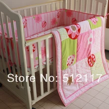 Розовый Божья коровка Цветы Девушка Детские кроватки Постельное белье 3 пунктов в том числе Стёганое Одеяло Бампер оснащен Простыни
