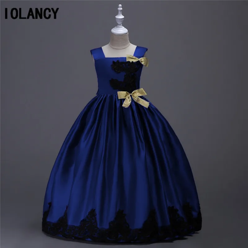 Abito da cocktail ragazza natalizia