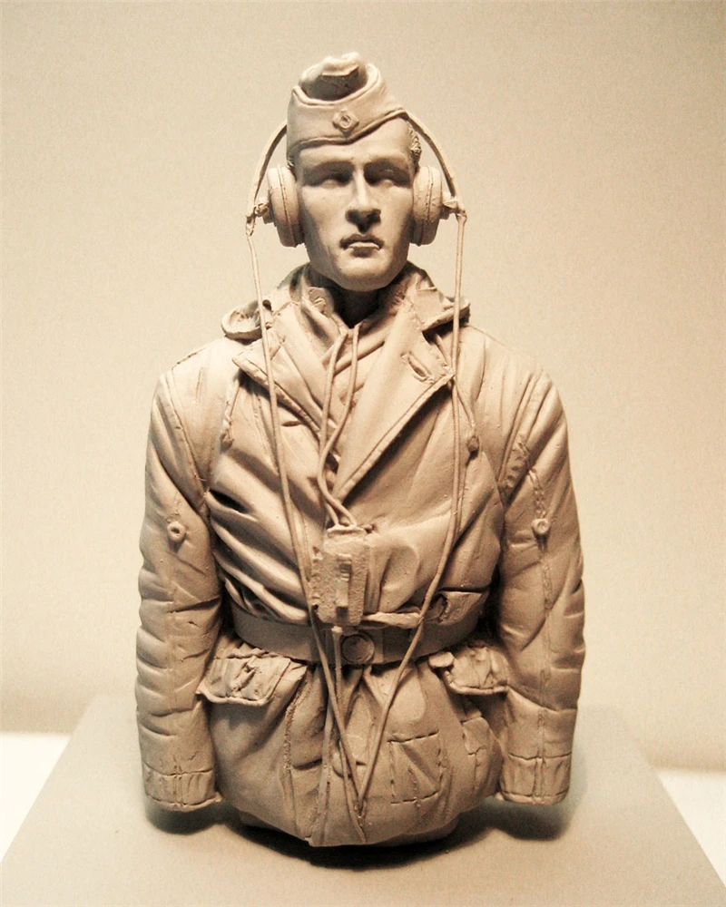 

1/16 resin model kit WW2 Tank driver soldiers figures unpainted unassembled Free shipping 1655G