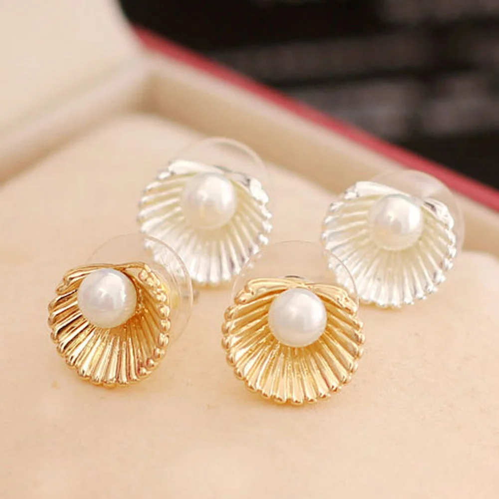 

new Simple sweet Korean version of simulated pearl shells earrings pure and fresh bright beautiful small earrings