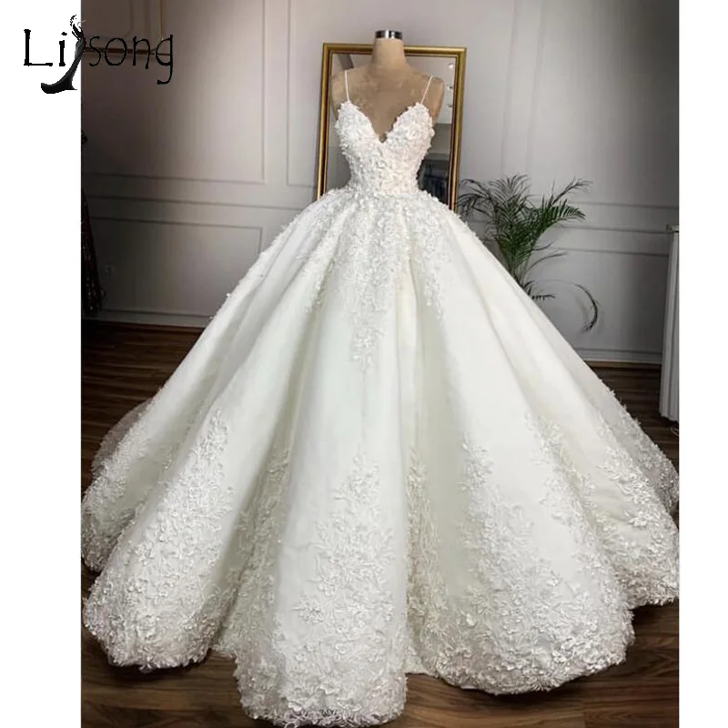 

Vintage Lace Floral Wedding Dresses 2019 Casamento 3D Flower Bridal Ball Gowns V-neck Lace Up Plus Size Wedding Dress