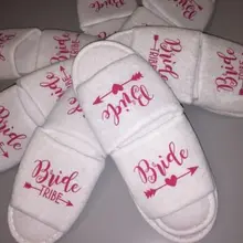 Пользовательские подружки невесты Подружки невесты Свадебные невесты Шлёпанцы для женщин куры девичник spa Шлёпанцы для женщин День рождения сувениры Подарки