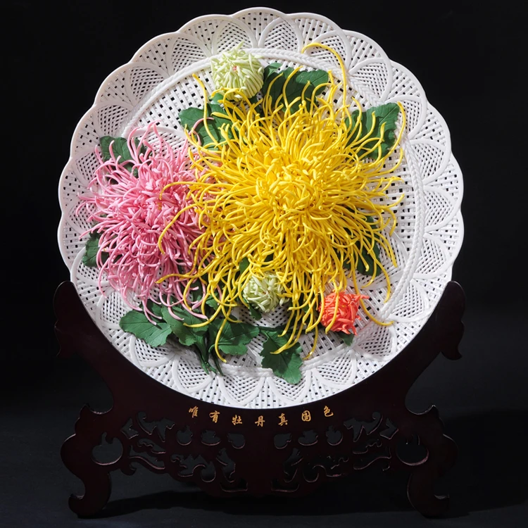 

16 inch Luoyang peony chrysanthemum ceramic hanging plate hollow handmade art Dehua Home Furnishing crafts decoration decoration