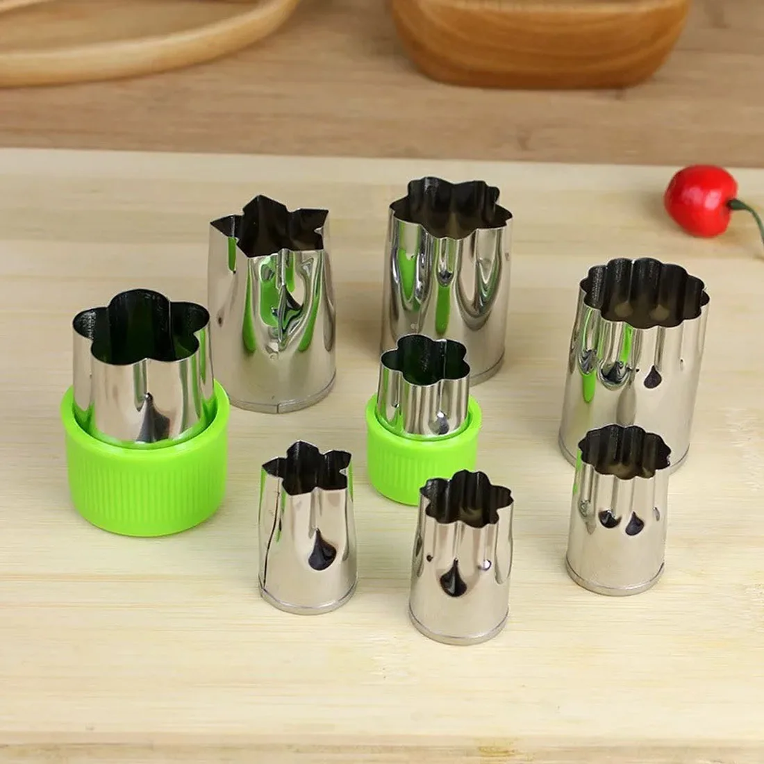 

Useful 8pcs Stainless Steel Puzzle Fruit Vegetable Cutter Kitchen Tools Flower Shape Fondant Pastry Mould