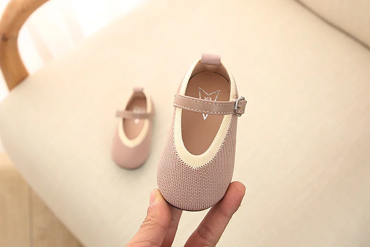 Дышащая детская Свадебная обувь в Корейском стиле г., Весенняя нескользящая обувь на мягкой подошве для маленьких девочек от 1 до 3 лет, новая обувь из сетчатой ткани для малышей - Цвет: Розовый
