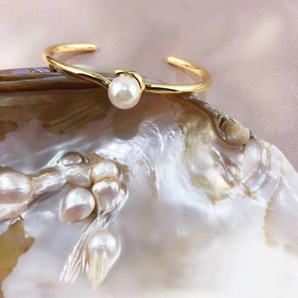 10245911889_1854962879