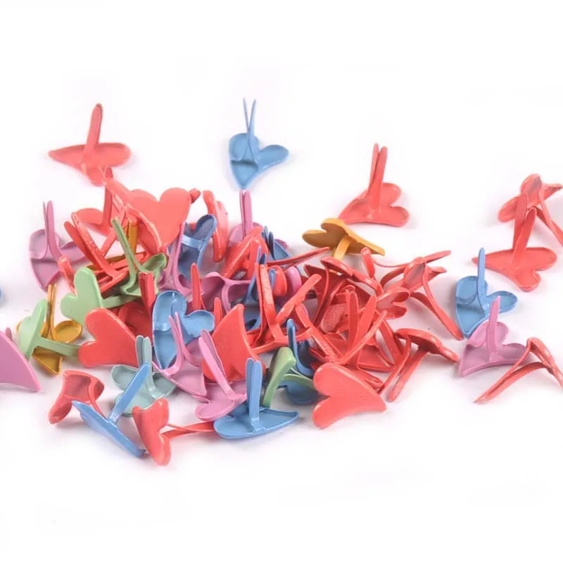

50Pcs 12mm Mix Color Heart Pattern Brads Embellishments For DIY Scrapbooking Metal Crafts Fastener Brad Home Decoration c2251
